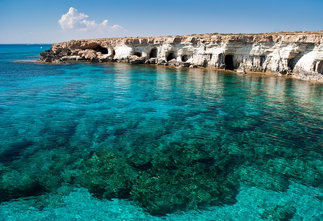 why-is-the-mediterranean-sea-so-clear-freediving-in-united-arab